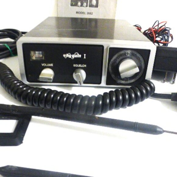 Hy-Gain II CB Radio & Mic 23 & 40 Channel Model 2682 Solid State 2 Way Radio - Picture 2 of 16